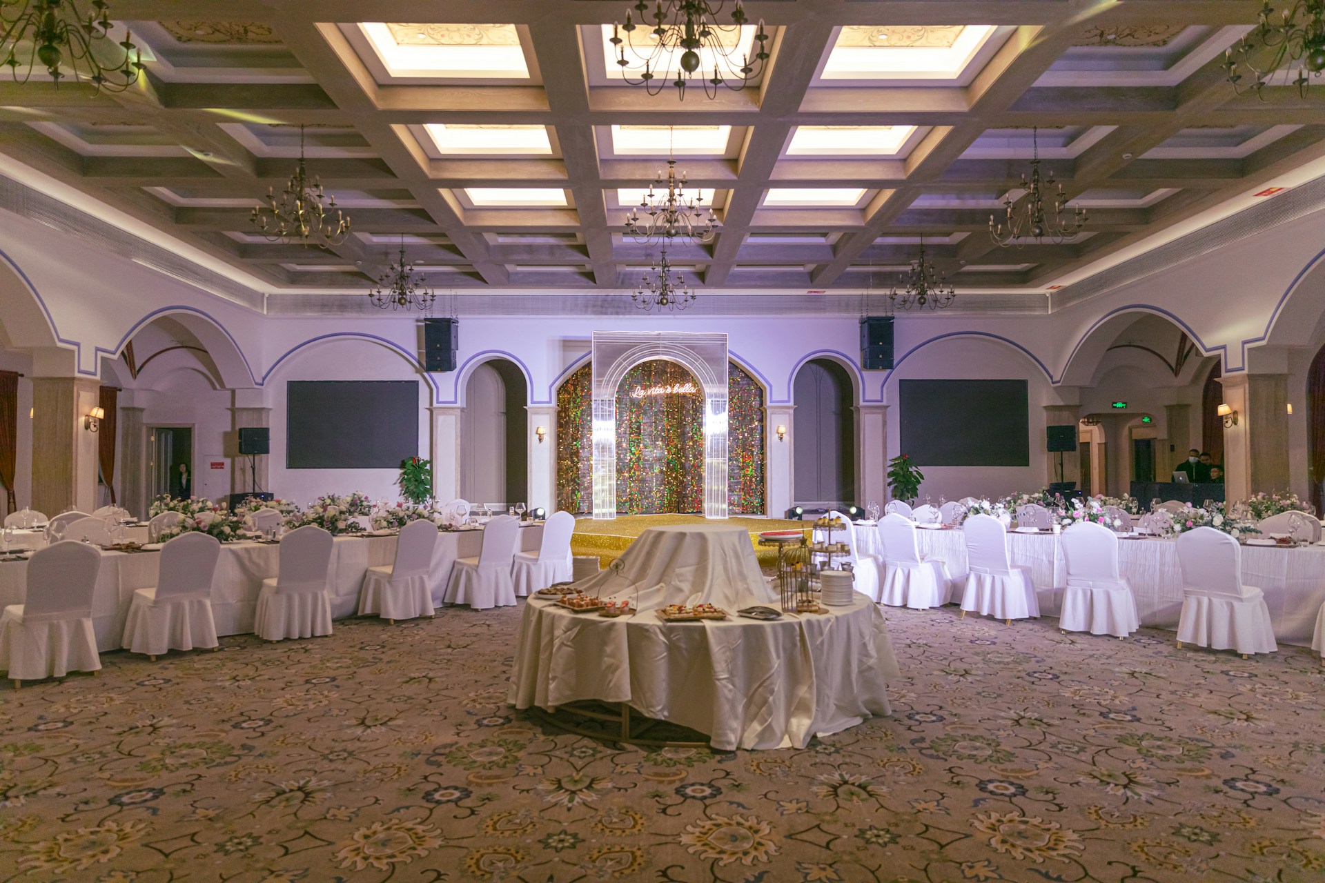 Pros & Cons of Party Room Rentals in Des Moines
